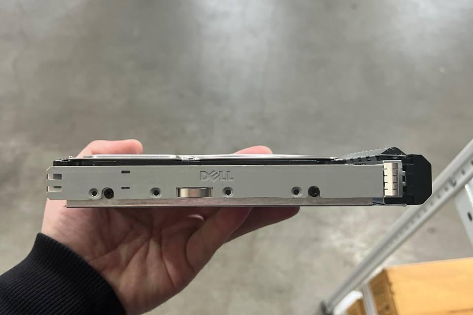 DELL 5JH5X, Носитель информации
