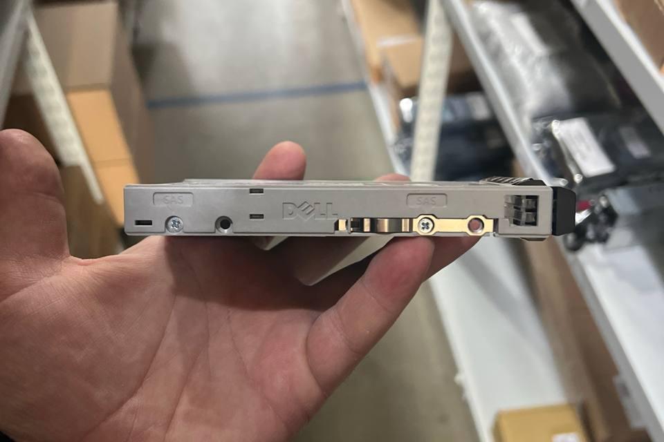 DELL TMVN7, Носитель информации