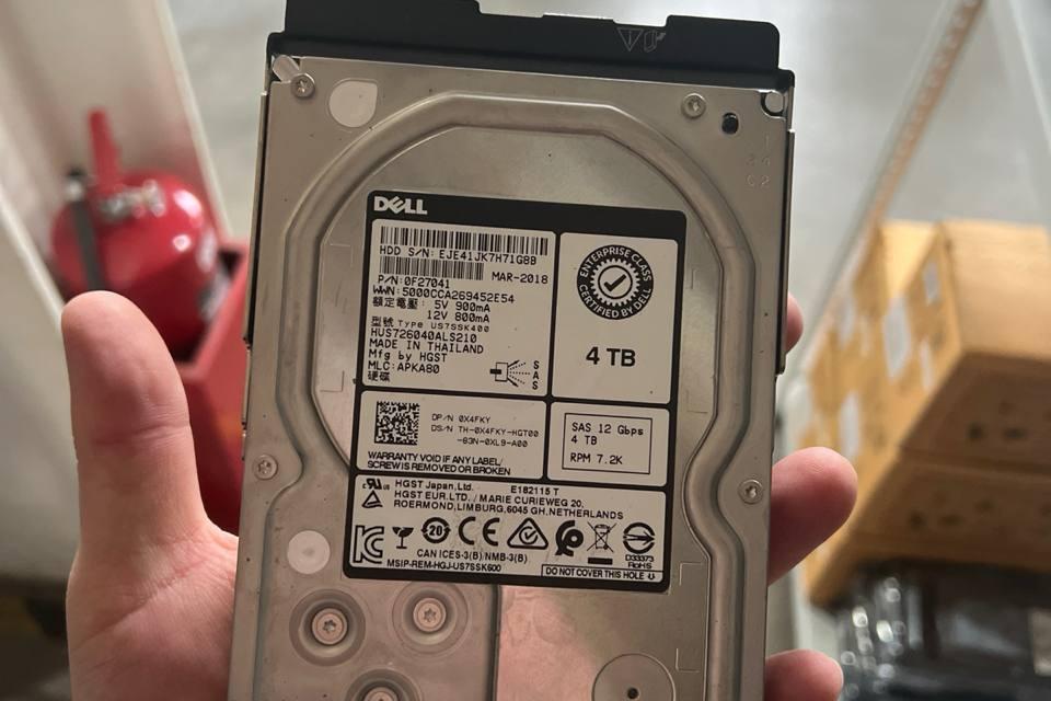 DELL X4FKYR, Носитель информации
