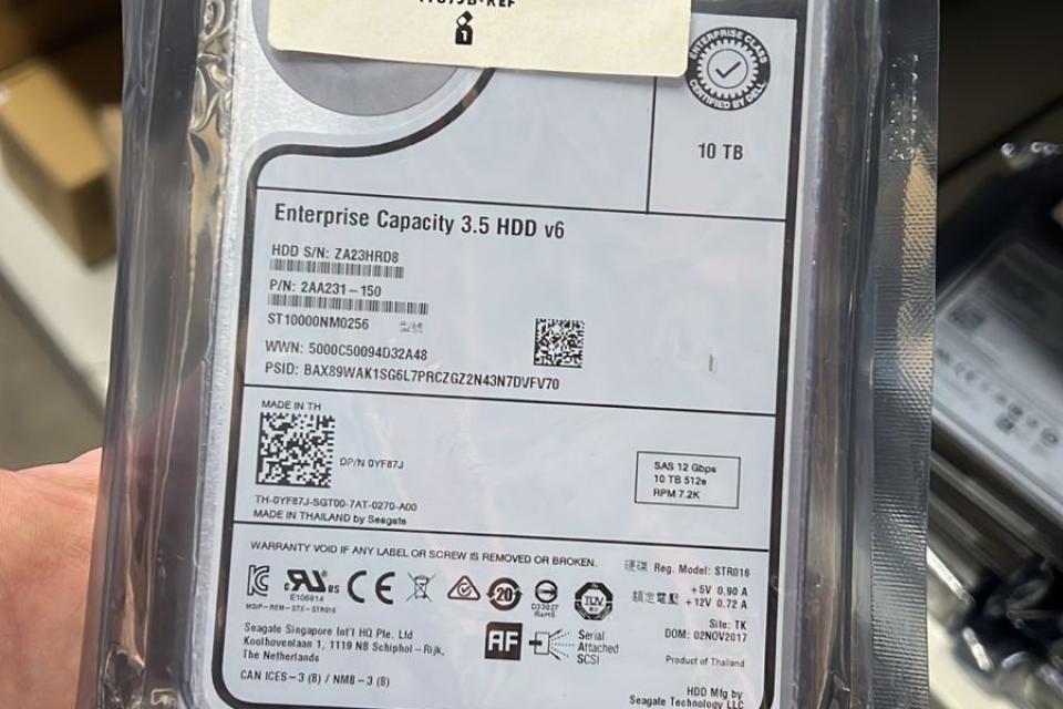 DELL YF87J, Носитель информации
