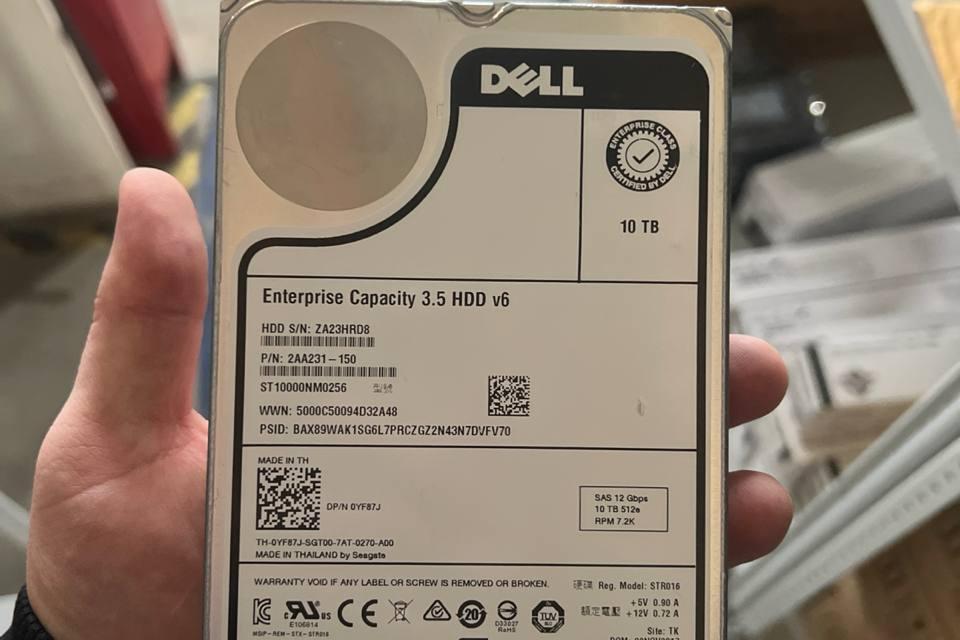 DELL YF87J, Носитель информации