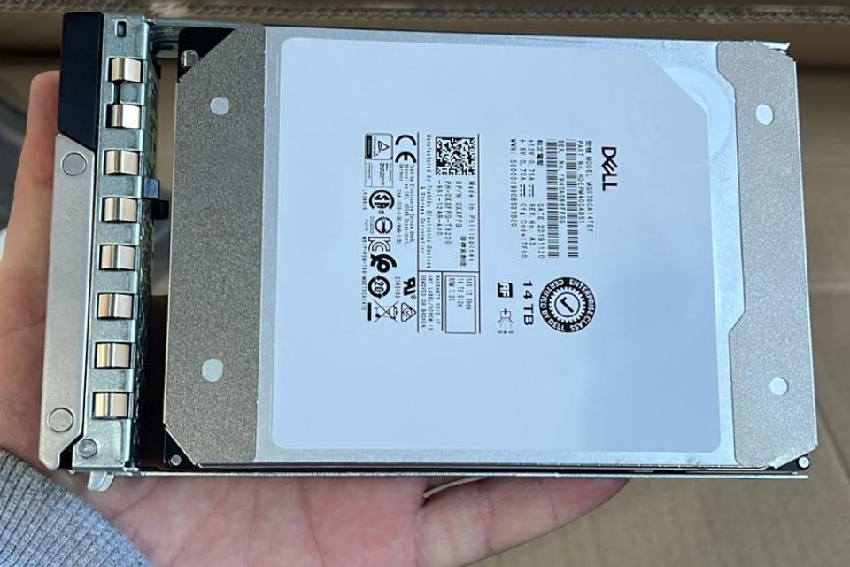 DELL XXFFG, Носитель информации