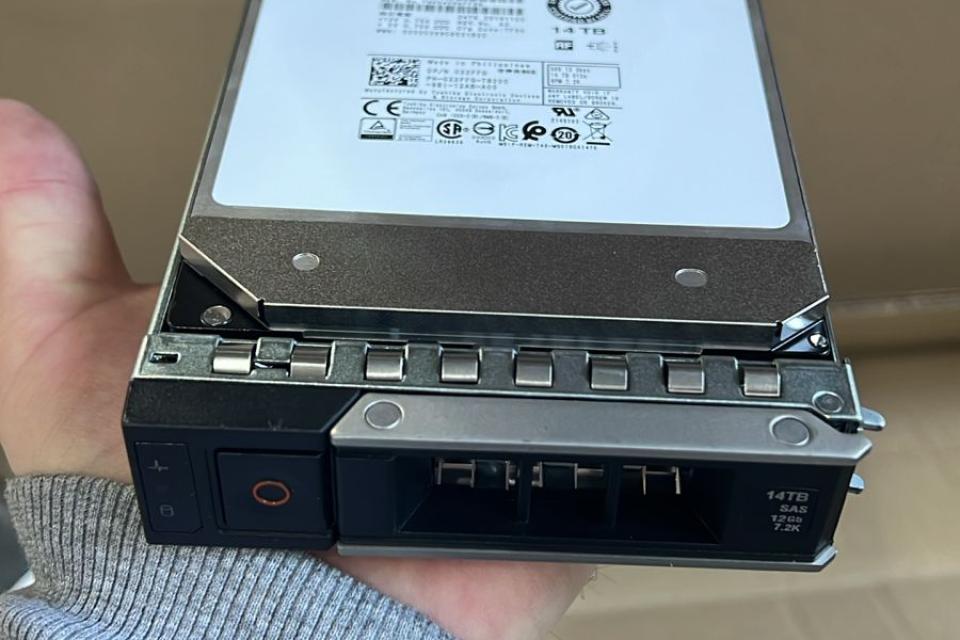 DELL XXFFG, Носитель информации