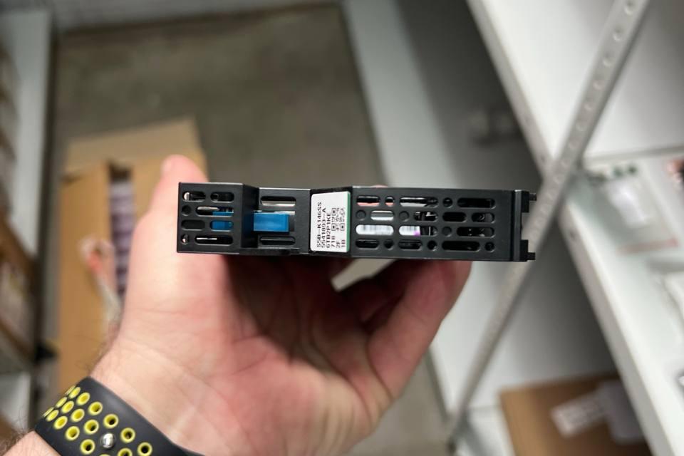 Hitachi 5541893-A, Носитель информации