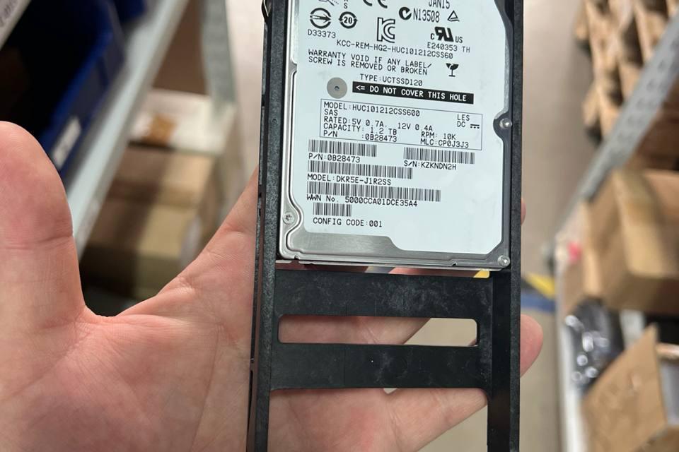 Hitachi 5552789-A, Носитель информации