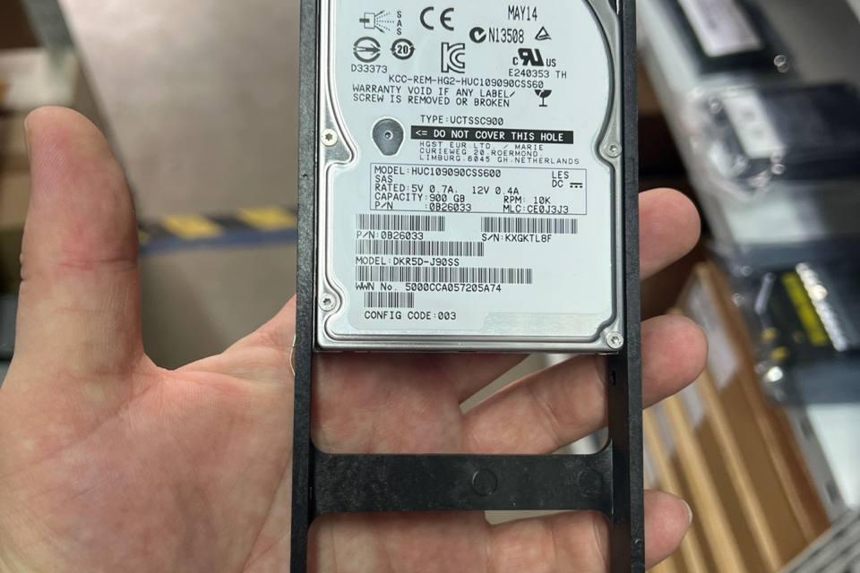 Hitachi 5552787-A, Носитель информации