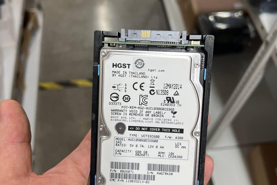 Hitachi HUC109060CSS600, Носитель информации