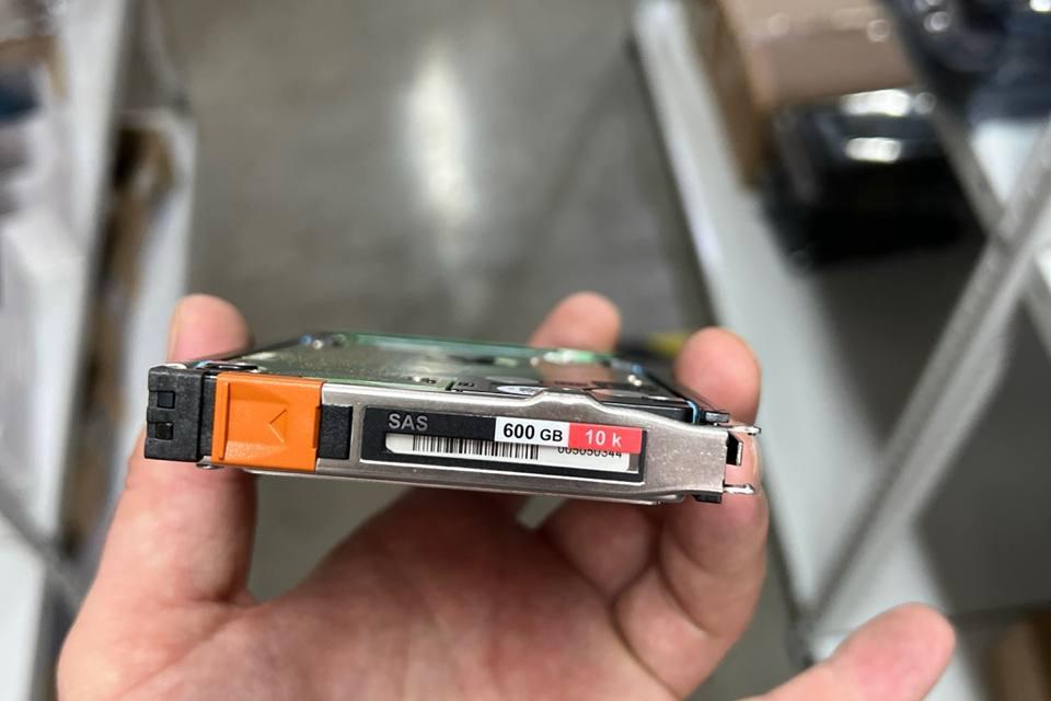 Hitachi HUC109060CSS600, Носитель информации