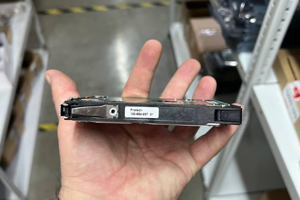 Hitachi HUC109060CSS600, Носитель информации