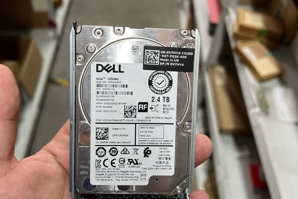 DELL RWR8F, Носитель информации