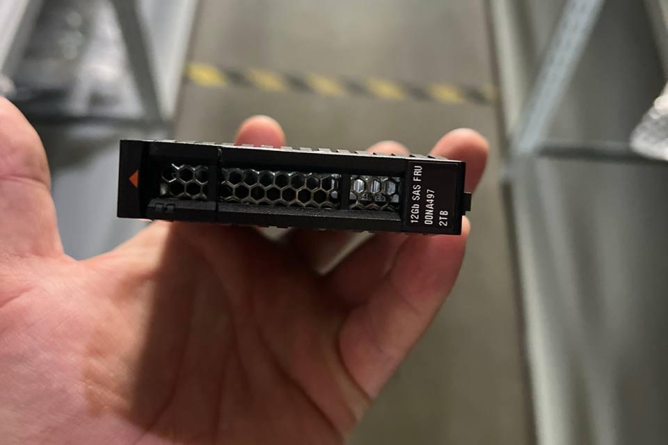 IBM 00NA497R, Носитель информации