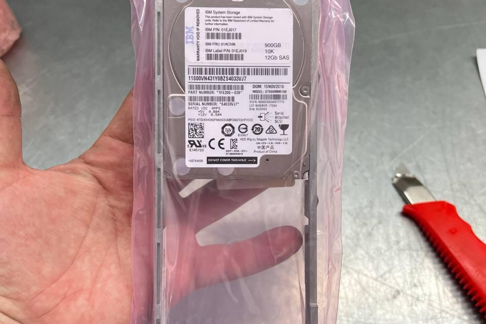 IBM 01AC596, Носитель информации