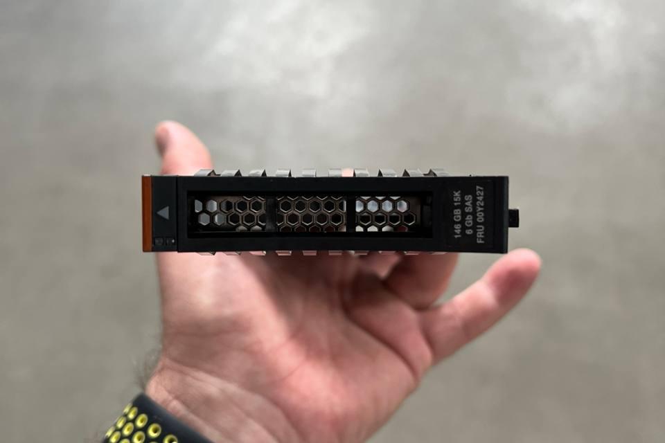 IBM 00Y2427, Носитель информации